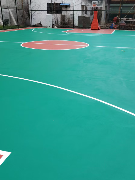 穆棱 球场长期使用易出现地面开裂